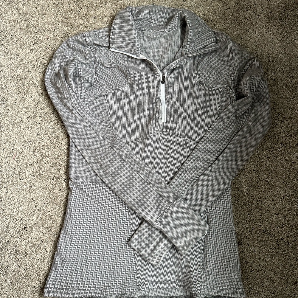 Lululemon quarter zip size 6
